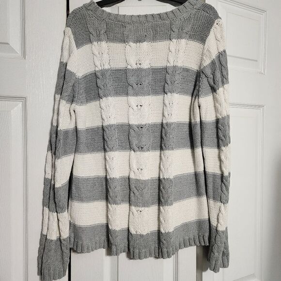 Old Navy Cable Knit Sweater - Picture 3 of 11